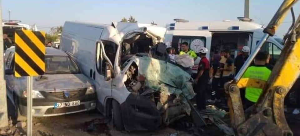 Şanlıurfa'da feci kaza: 2 ölü, 3 yaralı - 1