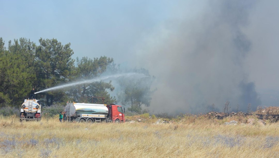 Balıkesir'de eski çöplük alanında çıkan yangın 8 saatte kontrol altına alındı