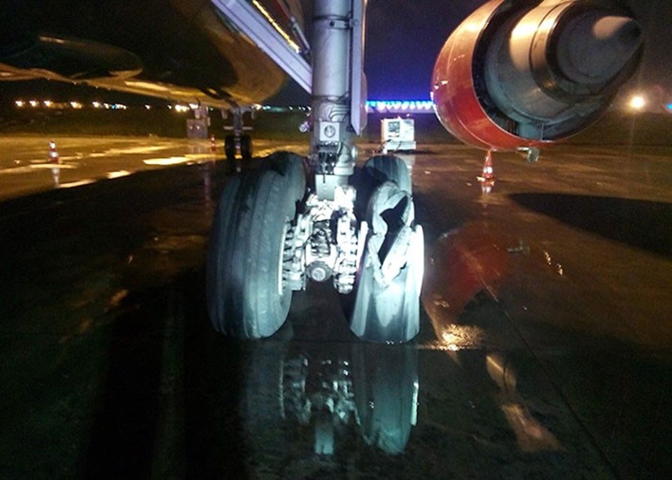 Atatürk Havalimanı'nda uçağın motoru patladı, faciadan dönüldü - 3