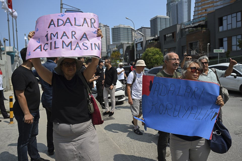 Adalar sakinleri askıya çıkarılan imar planlarına itiraz etti - 1