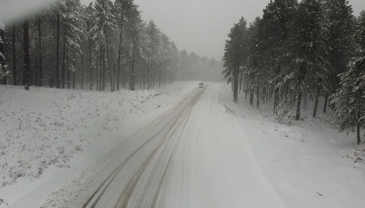 Kazdağları'nda kar yağışı yoğunlaştı, eşsiz manzaralar dronla görüntülendi