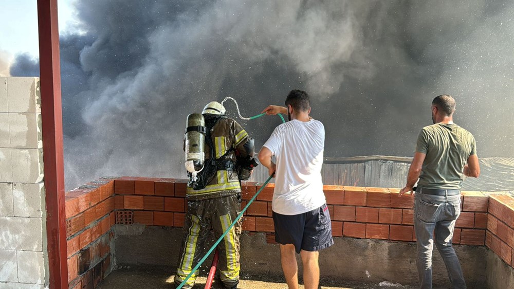 Bursa'da yan yana iki fabrikada yangını: Dumanlar birçok noktadan görülüyor - 5