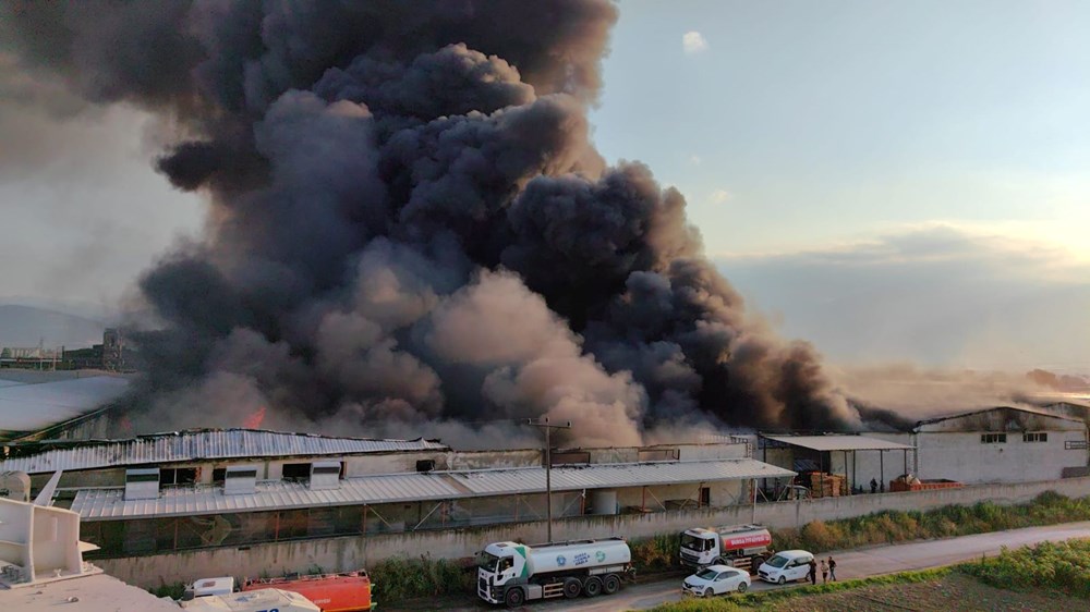 Bursa İnegöl'de fabrika yangını (Alevler 9 fabrikaya daha sıçradı) - 5