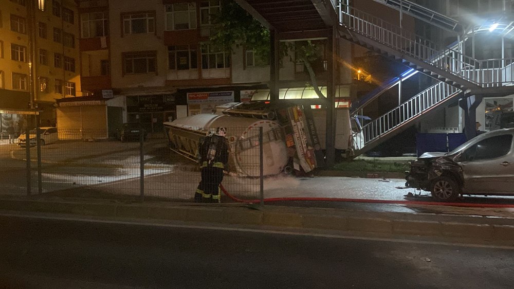 Kocaeli'de benzin yüklü tanker kazası: Patlama riskine karşı yol trafiğe kapatıldı - 2