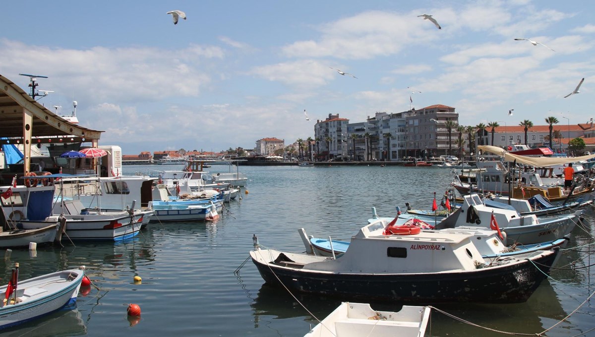 Ayvalık'ta esnaf, Midilli'den gelecek Yunan turistleri bekliyor