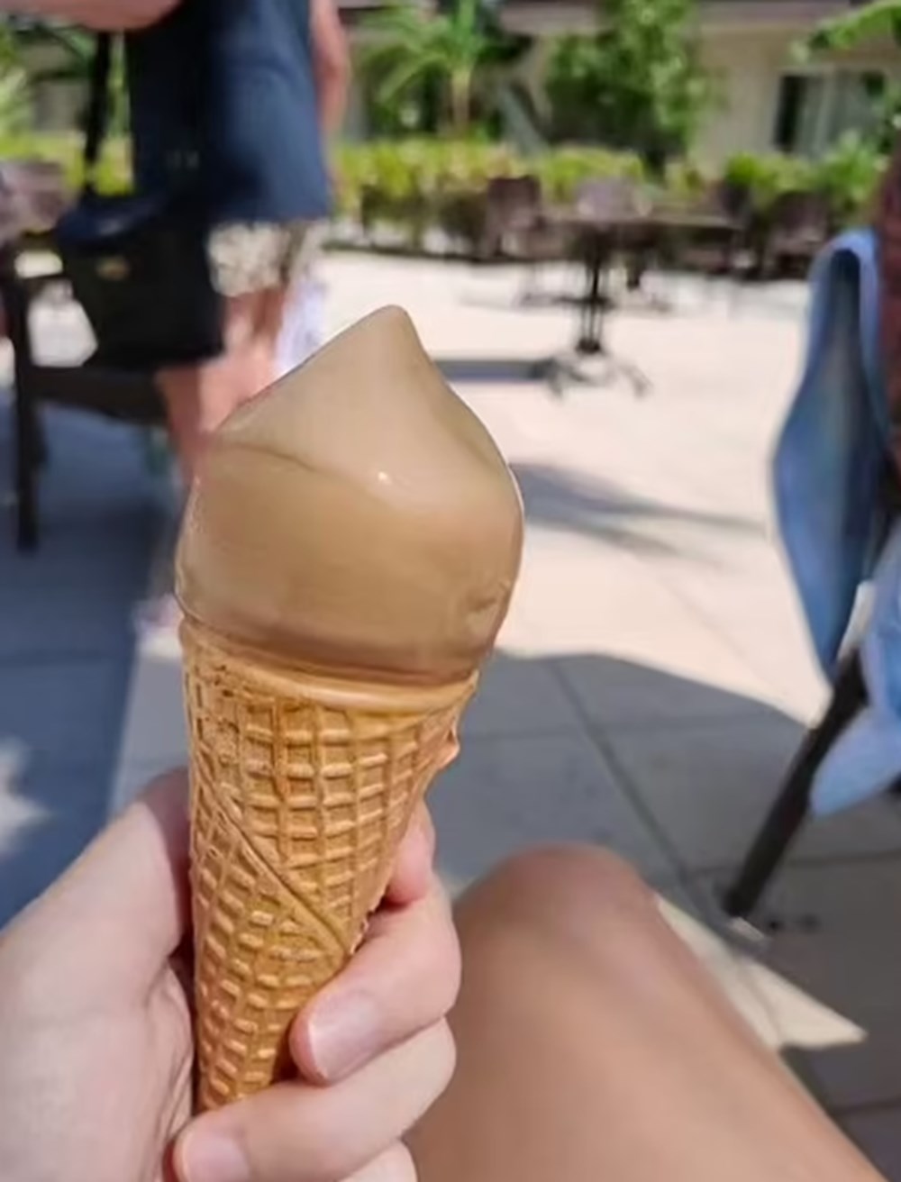 İngiliz kadın Kuşadası'ndaki 5 yıldızlı oteli dolandırdı: Eski bilekliğiyle sınırsız yedi, içti - 8