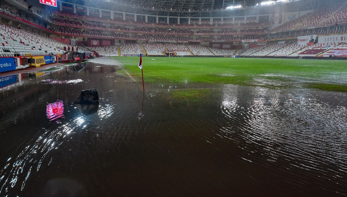 SON DAKİKA HABERİ: Antalyaspor Hatayspor maçı, yoğun yağış nedeniyle ertelendi