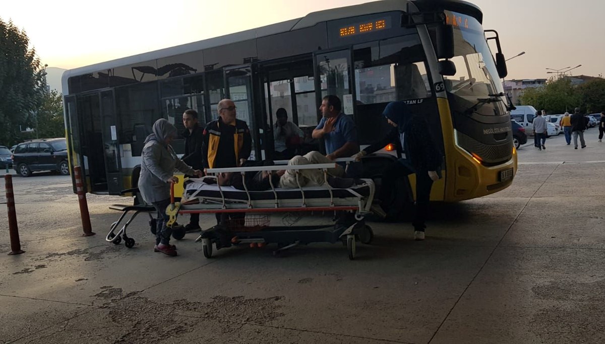 Halk otobüsü şoförü fenalaşan yolcuyu hastaneye götürdü