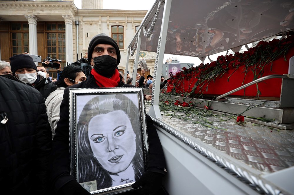 Usta oyuncu Fatma Girik son yolculuğuna uğurlandı - 23