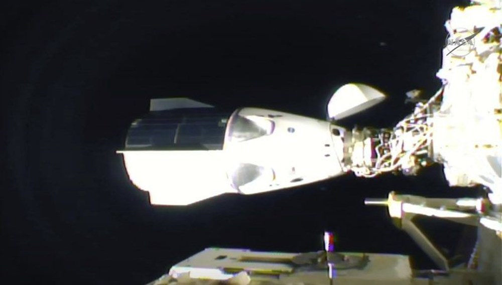 SpaceX kapsülü ISS'ye kenetlendi - 1