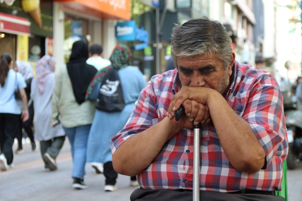 36 yıldır ayakta uyuyor! "Herkes yattıktan sonra çocuk gibi ağlıyorum" - 4