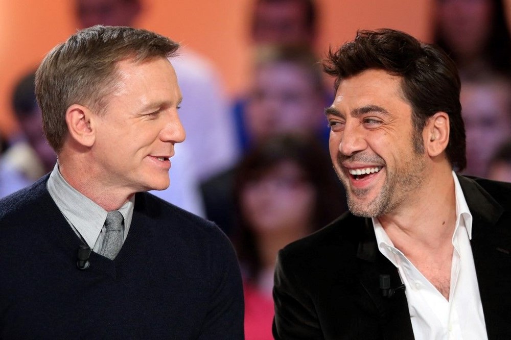 Javier Bardem, Daniel Craig'in doğum gününde pastanın içinden kadın kıyafetiyle çıktığını anlattı - 5