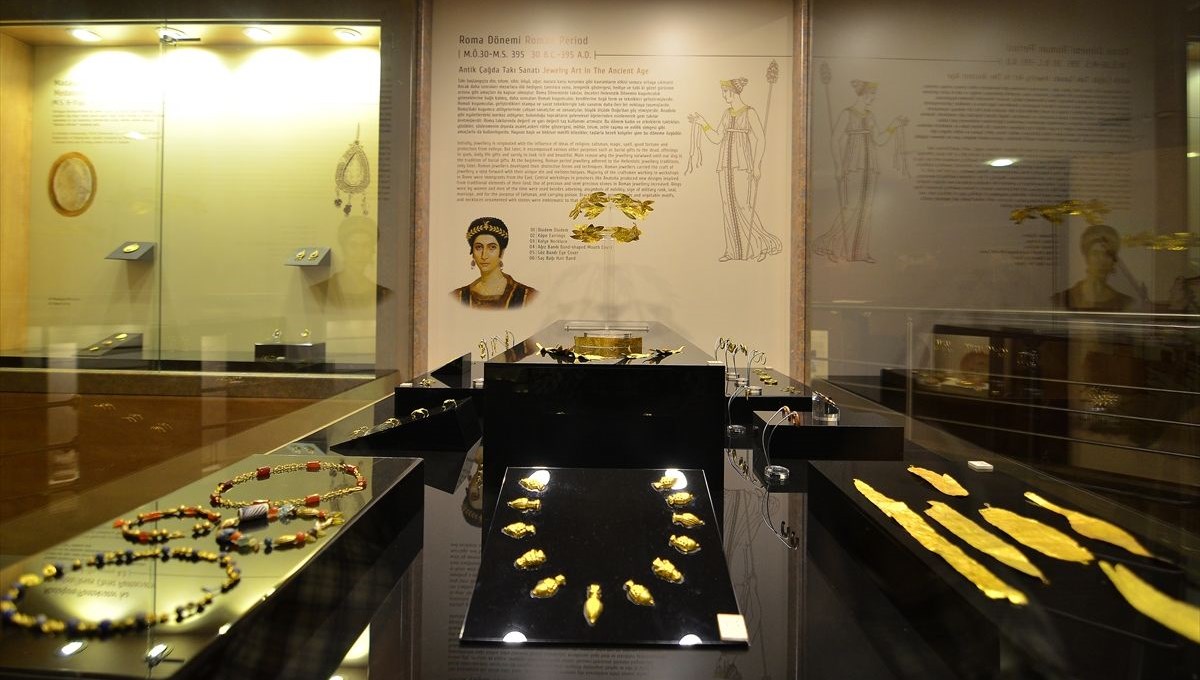 Kaçak kazıda bulunan Roma dönemine ait 40 eser Çorum Arkeoloji Müzesi'nde