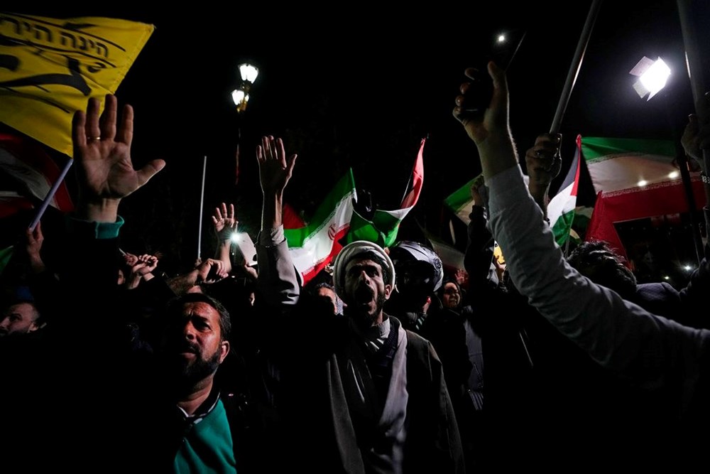 İran'ın İsrail'e saldırısı sonrası Tahran'da kutlama - 13