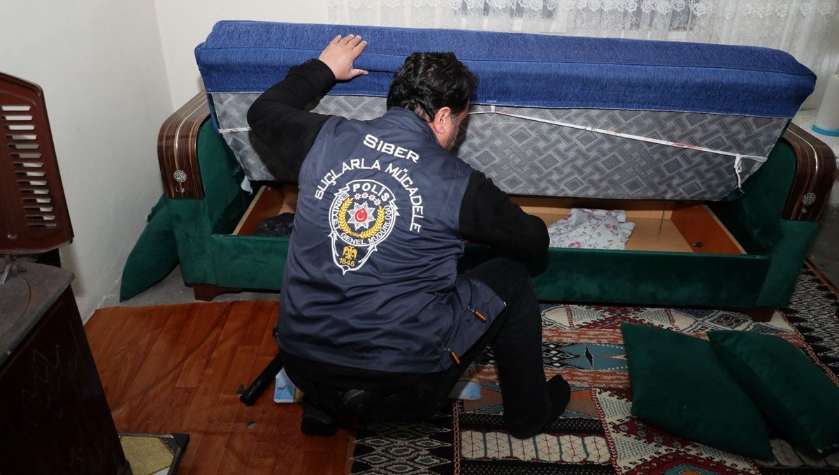 Sosyal medya dolandırıcılarına operasyon: 15 gözaltı Sosyal medya dolandırıcılarına operasyon: 15 gözaltı