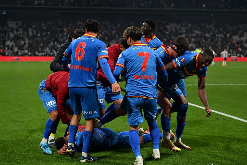 Q2rOhwazX0 HRa8LLnVd7Q