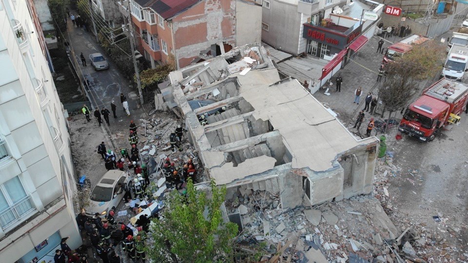 Gebze'de 7 katlı bina çöktü: Enkazda 5 kişi var - 1
