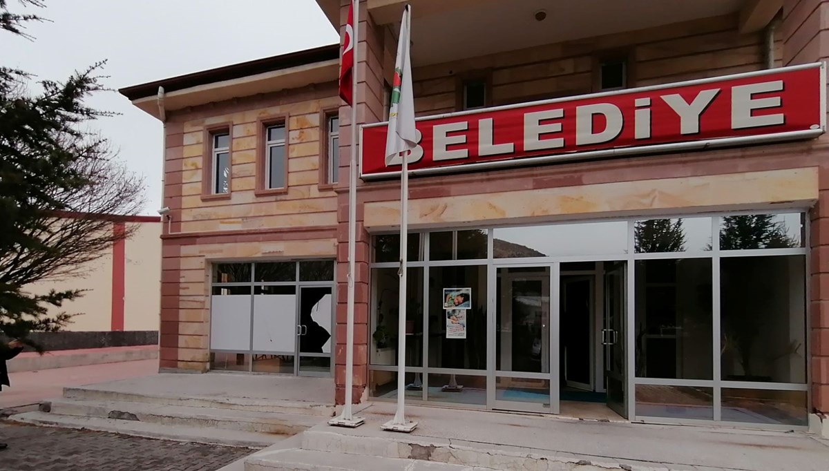 Belediye binasından çelik kasa çalan şüpheli tutuklandı Belediye binasından çelik kasa çalan şüpheli tutuklandı