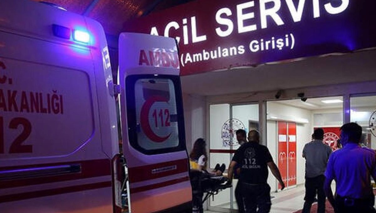 Erzurum'da minibüs devrildi: İki ağır yaralı