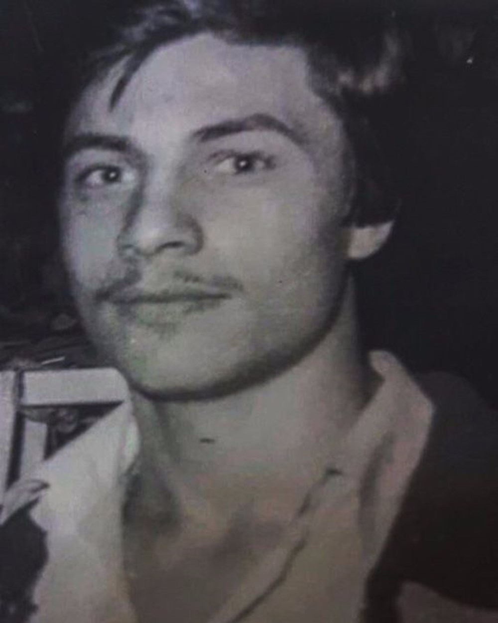 Nilgün Belgün takipçilerini geçmişe götürdü: Bu fotoğraf Marmaris'te çekildi (Ünlülerin çocukluk ve gençlik halleri) - 502