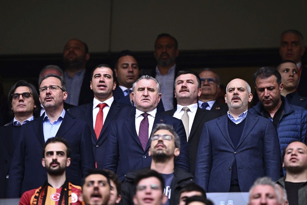 Fenerbahçe, derbide Galatasaray'ı yendi: Süper Lig'de şampiyonluk son haftaya kaldı - 6