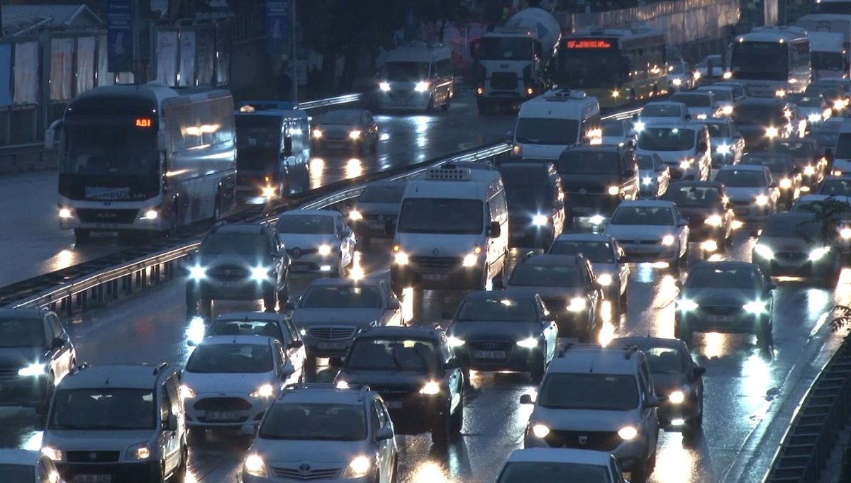 İstanbul’da haftanın ilk iş gününde trafik yoğunluğu