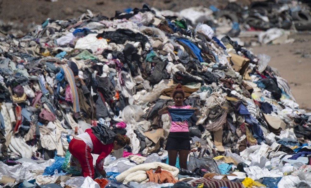 Şili'de Atacama Çölü’ne atılan tekstil ürünleri çöp dağları oluşturdu - 1