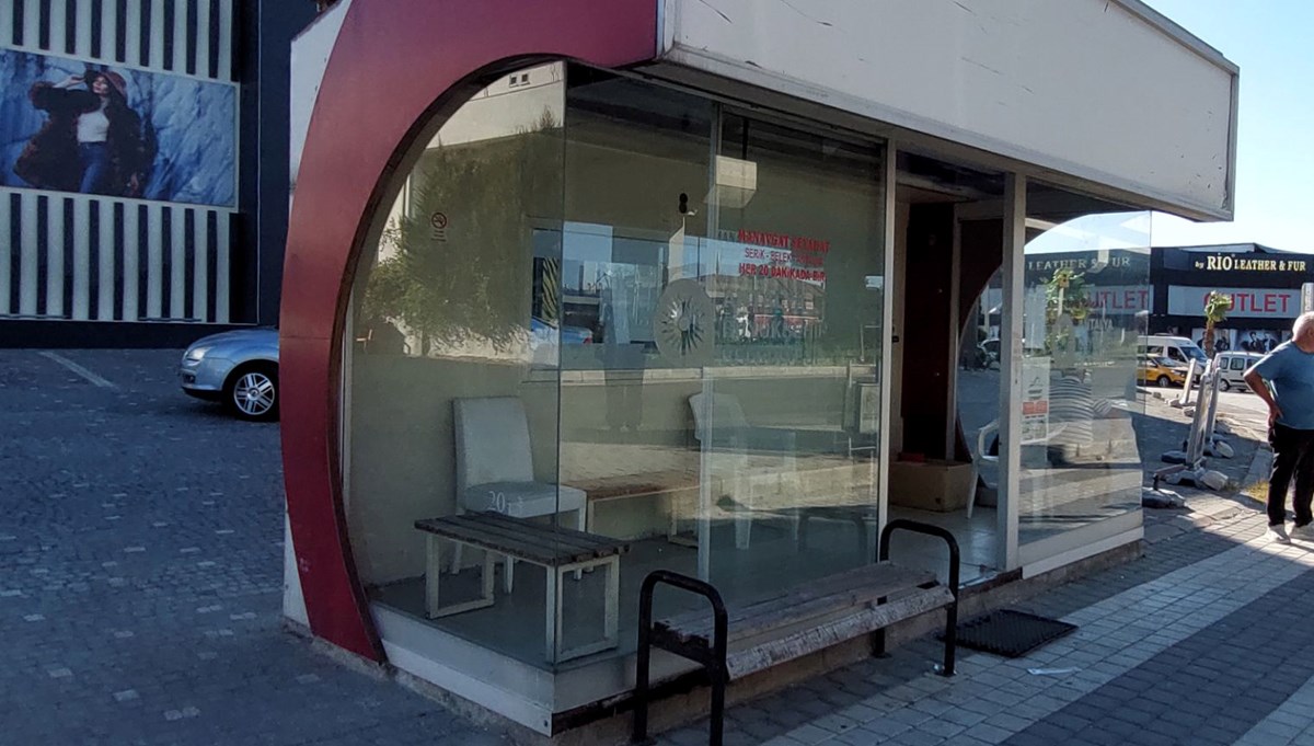 Antalya'da bir kişi otobüs durağında ölü bulundu