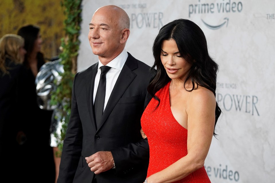 Amazon'un kurucusu Jeff Bezos, Lauren Sanchez ile nişanlandı - 1