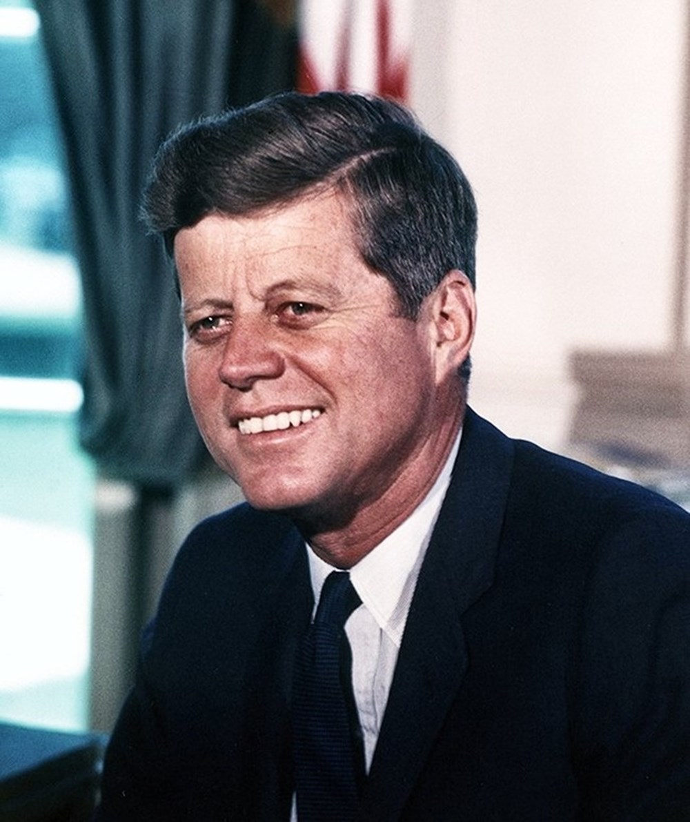 Cenk Eren'den Ajda Pekkan paylaşımı: Ben yaşlandım o hala genç (Ünlülerin çocukluk ve gençlik halleri) - 603