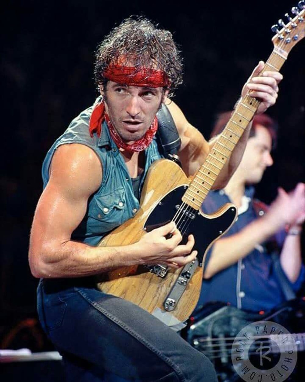Брюс американский. Bruce Springsteen. Брюс Спрингстин {Bruce Springsteen}. Брюс Спрингстин 80. Гитарист Брюса Спрингстина.