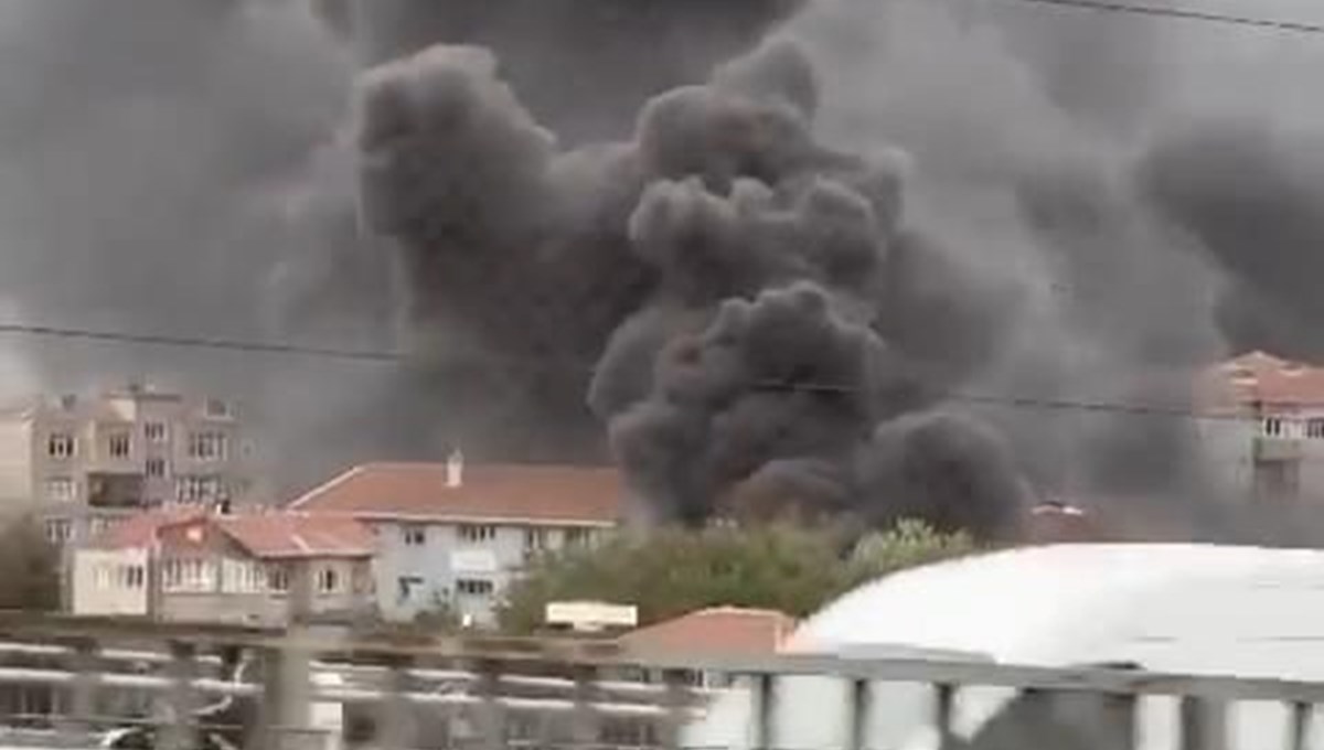 Küçükçekmece’de oto lastikçide yangın Küçükçekmece’de oto lastikçide yangın