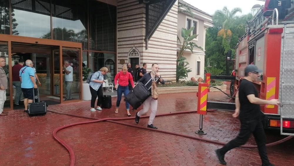 Antalya’da 5 yıldızlı otelde yangın - 8