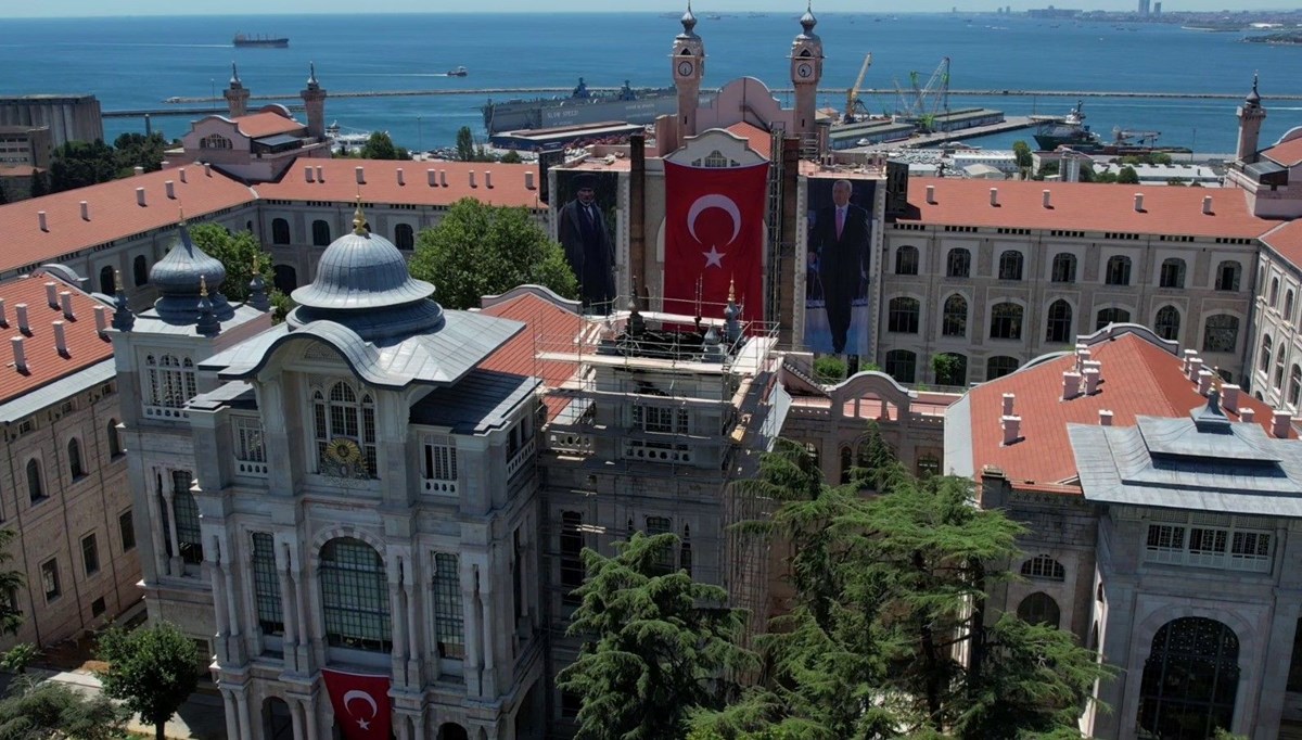 Üsküdar'da tarihi binanın kubbesi yanarak çökmüştü: Çalışmalar havadan görüntülendi