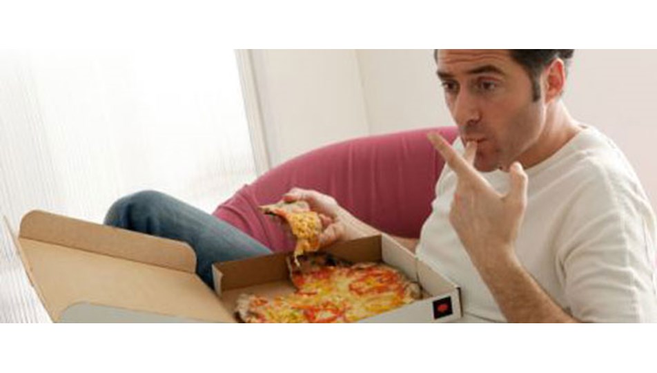 Pizzaya bakarken yenen salata daha lezzetli