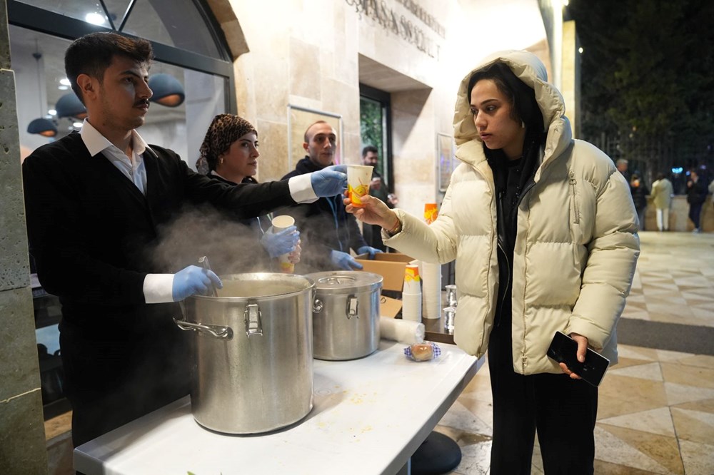 İstanbul'da kimi vatandaşlar geceyi dışarıda geçirdi 89