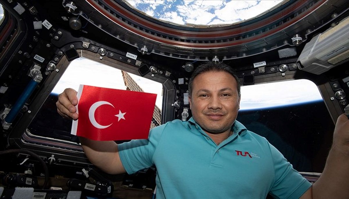 İlk Türk astronot Alper Gezeravcı Dünya'ya döndü
