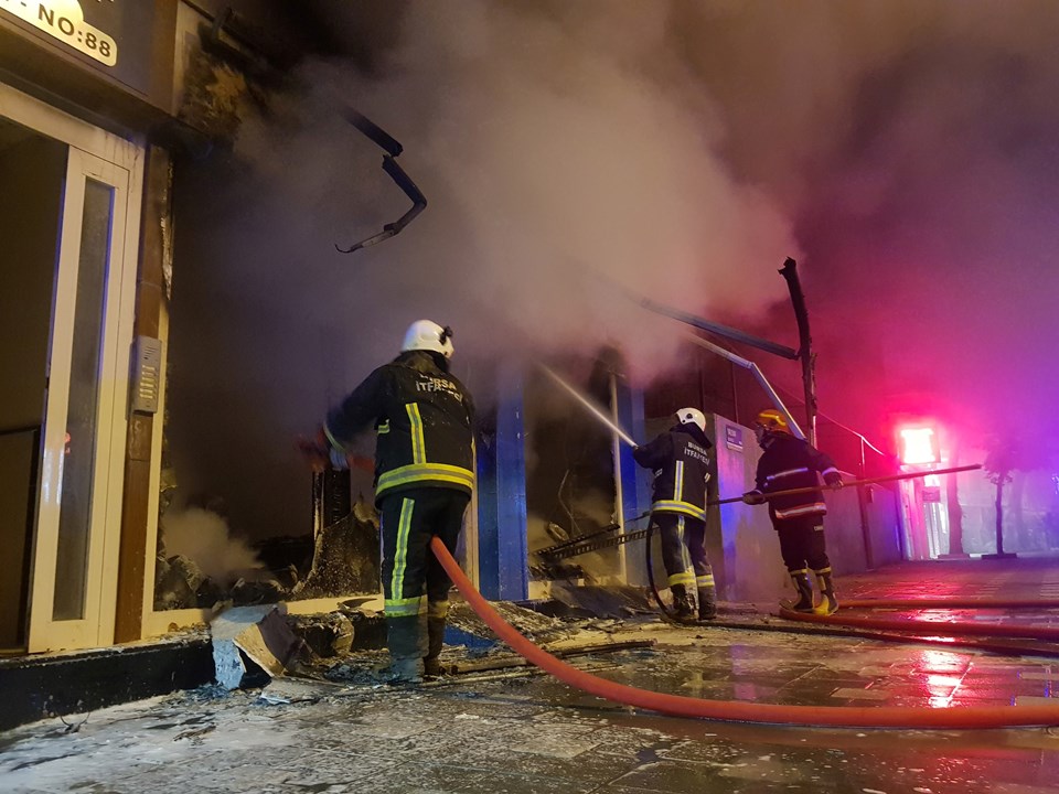 Bursa'da korkutan iş yeri yangını - 1