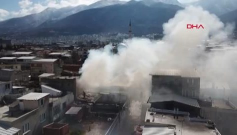 Teras katta yangın: Daire kullanılamaz hale geldi
