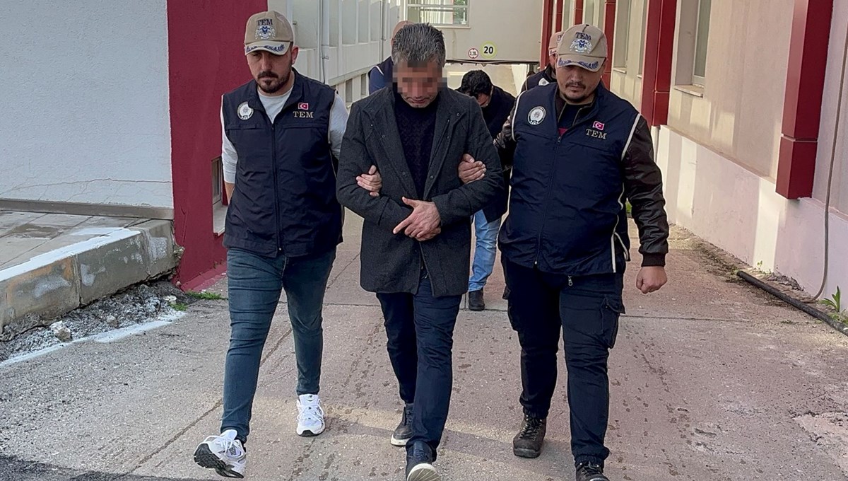 FETÖ’nün öğretmen imamı ile sınav sorularını önceden alan komiser yakalandı FETÖ’nün öğretmen imamı ile sınav sorularını önceden alan komiser yakalandı