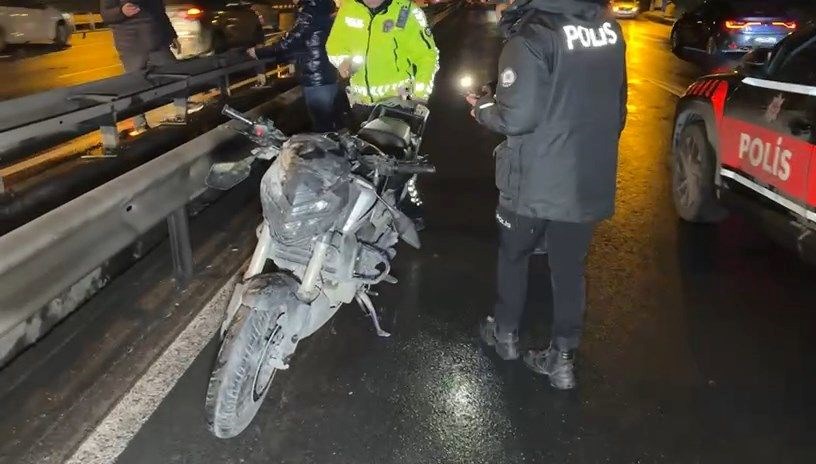 Bariyere çarpan motosikletteki polis hayatını kaybetti