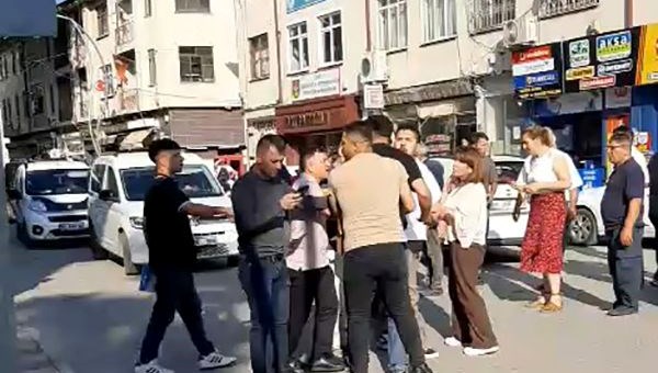 Gazinin trafikte darp edildiği anlar kameraya yansıdı