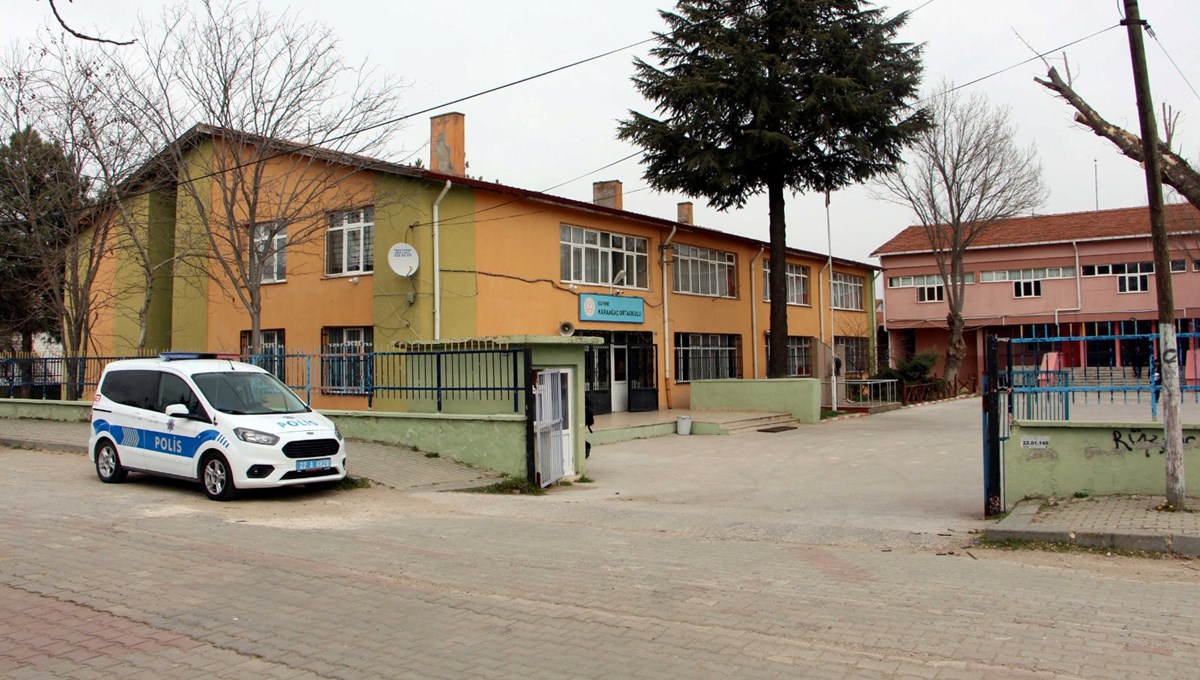 Ortaokul öğrencisi 5 arkadaşını bıçakladı Ortaokul öğrencisi 5 arkadaşını bıçakladı