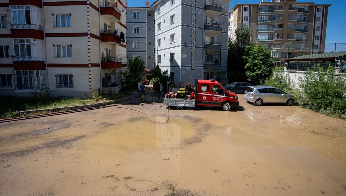 Ankara'da sağanak: Evleri ve iş yerlerini su bastı