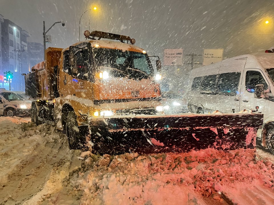 Gaziantep'te kar yağışı nedeniyle il dışına araç çıkışı durduruldu: 2 bin kişi kurtarıldı - 1