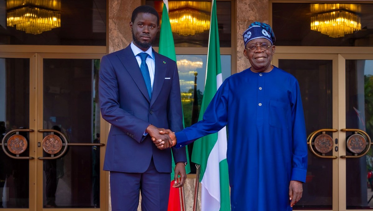 Nijerya Devlet Başkanı Tinubu, Senegal Cumhurbaşkanı Faye'yi kabul etti Nijerya Devlet Başkanı Tinubu, Senegal Cumhurbaşkanı Faye'yi kabul etti