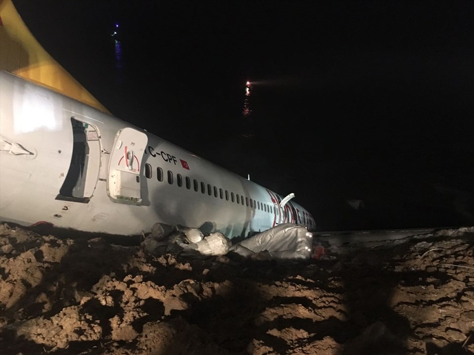 Son dakika haberi... Trabzon Havalimanı'na iniş yapan Ankara uçağı pistten çıktı - 3
