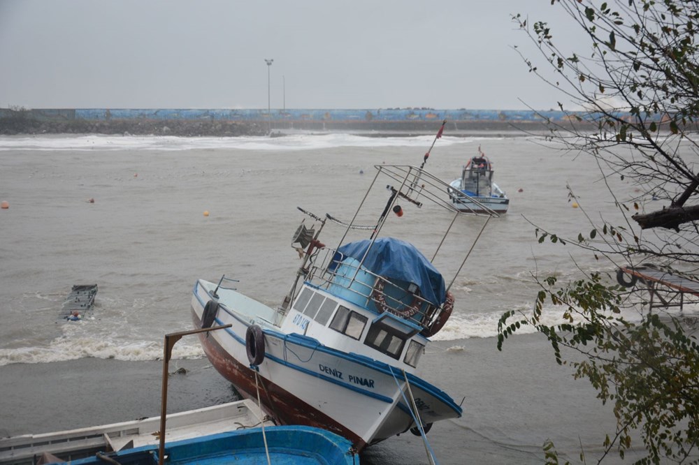 Fırtına ve kar yurdu esir aldı | 9 kişi yaşamını yitirdi, 261 yerleşim yerine ulaşım sağlanamıyor - 9
