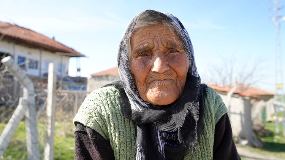 Türkiye'nin en yaşlı seçmeni 117 yaşındaki Arzu nine oyunu kullandı - 2