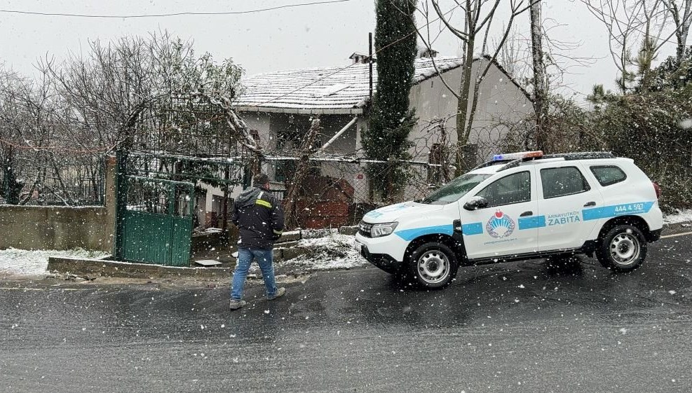 Arnavutköy'de yer altı kablolarında patlama